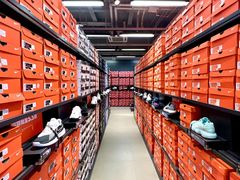-百年港湾奥特莱斯(香炉礁店)