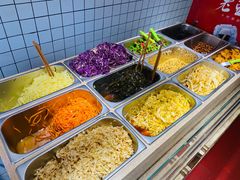 自助取餐区-三兄弟高炉烧饼