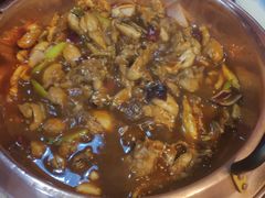 欢天喜地牛蛙锅-虾弄弄海派小龙虾·牛羊蝎子火锅