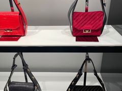 -GIVENCHY(佛罗伦萨小镇奥莱店)
