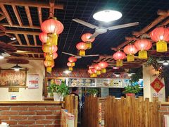 大堂-靠山屯东北农家菜(八龙桥雅苑店)