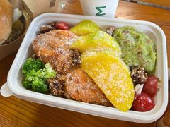 秘制鸡肉芒果牛油果沙拉-魏斯理汉堡(西安西咸吾悦广场店)