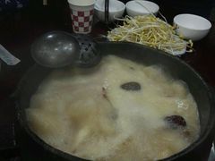 -绿色墨脱石锅城