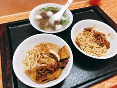 -松树干拌面店