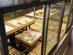 面包甜点陈列柜-顶东面包花园·生日蛋糕(世博店)