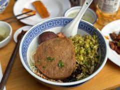 辣肉面加雪菜和毛豆-沪西老弄堂面馆(定西路店)