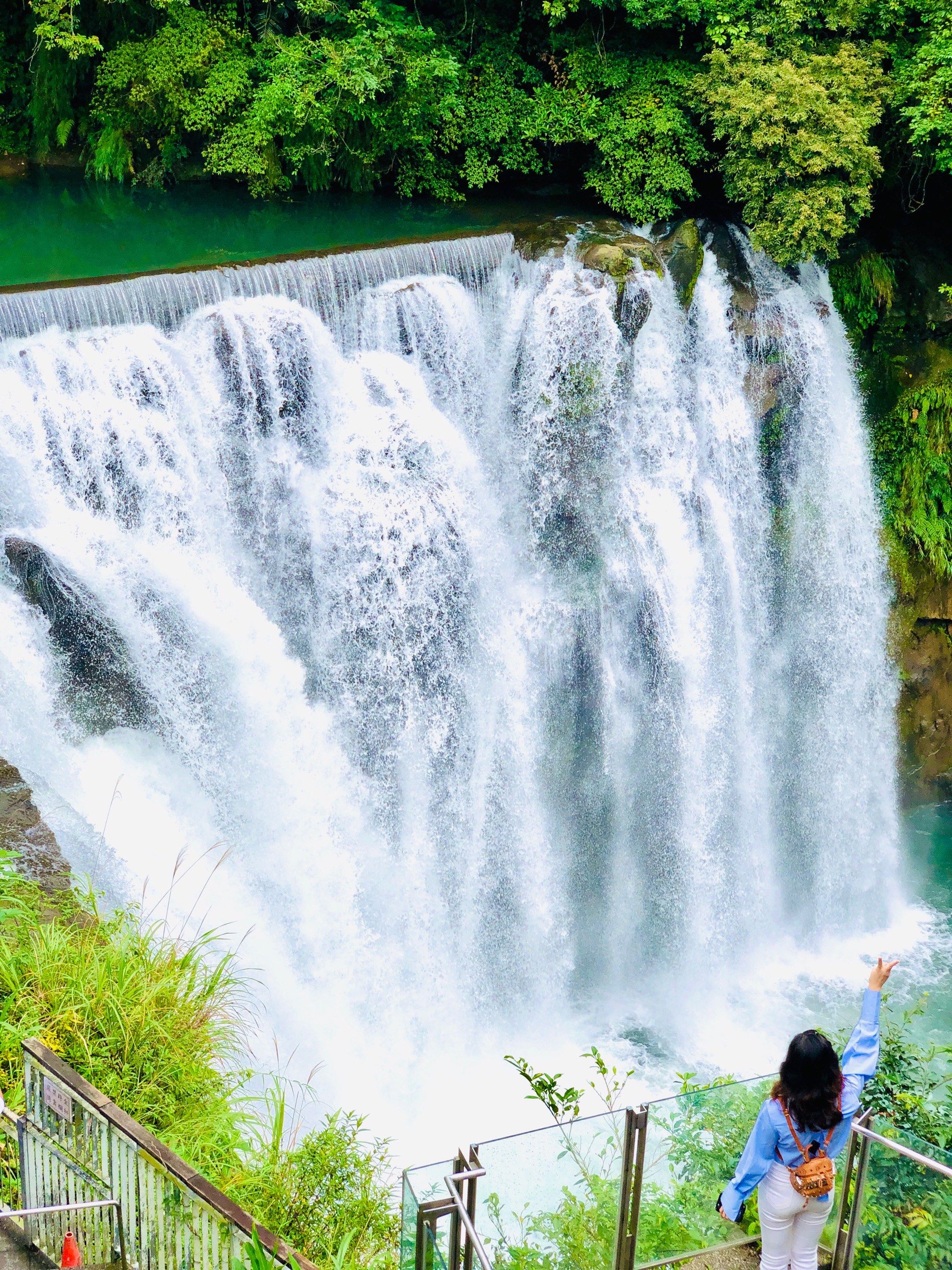 台湾十分瀑布免费景点 在我们这的话会收费哦!
