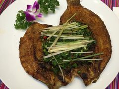 -香巴拉云南餐厅(华莱坞店)