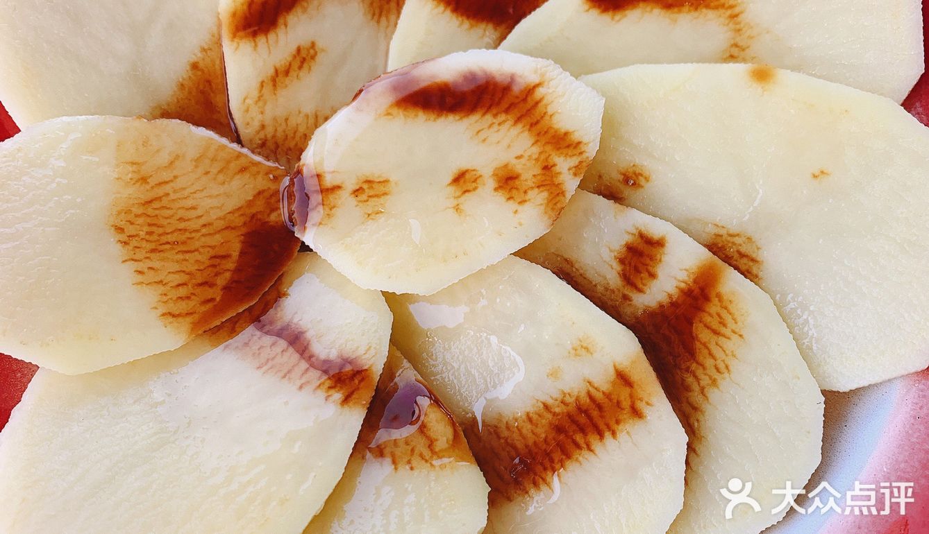 几乎每桌都会点的「特色烤百叶」头一回吃烤百叶