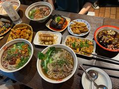 张飞牛肉面-爆炸头阿姨小四川正宗川味小吃(无任何分店)
