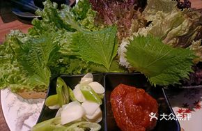 Complimentary Mixed Greens Platter