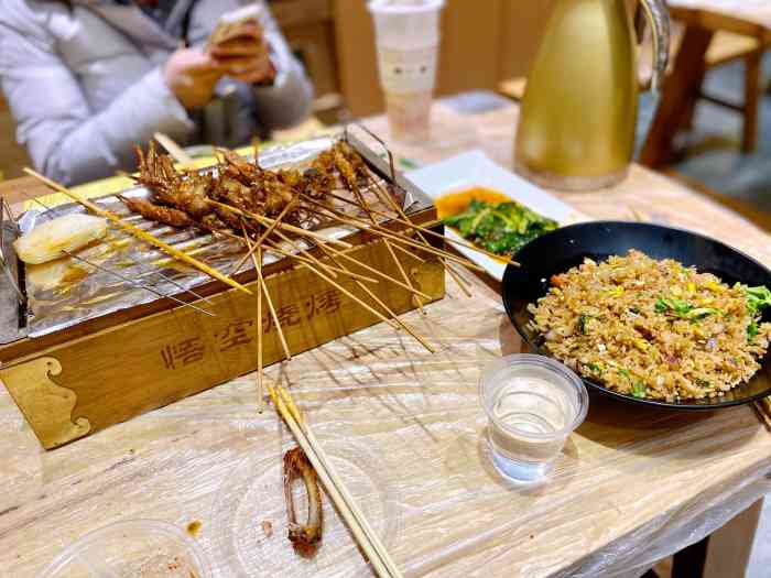 悟空烧烤(广厦华庭店[得意[得意]在广夏华庭这边,这一条街.