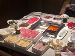 -海底捞火锅鲜切牛肉主题店(长寿路店)