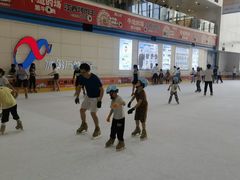 -冰纷万象滑冰场(赣州华润万象城店)