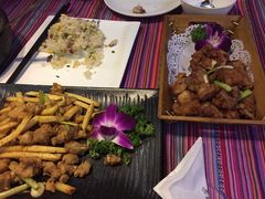 -香巴拉云南餐厅(华莱坞店)