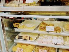 面包甜点陈列柜-壹心榴莲千层蛋糕甜品店