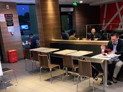 用餐区-麦当劳(武汉火车站店)