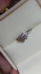 -威德钻石-克拉钻大本营(南京东路店)