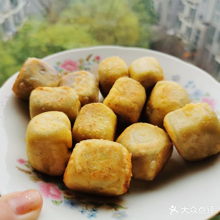 紫薯，芋头（蒸熟）炼奶，白砂糖，混合揉成泥放冷藏