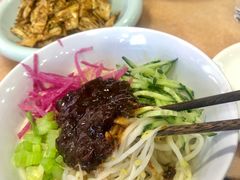 老北京炸酱面-吴记百姓菜馆·北京菜·烤鸭(故宫店)