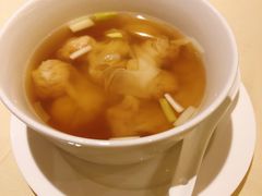上汤鱼尾云吞-镛记酒家