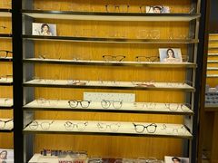 -优医视平价眼镜蔡司依视路折扣工厂店(德胜门店)