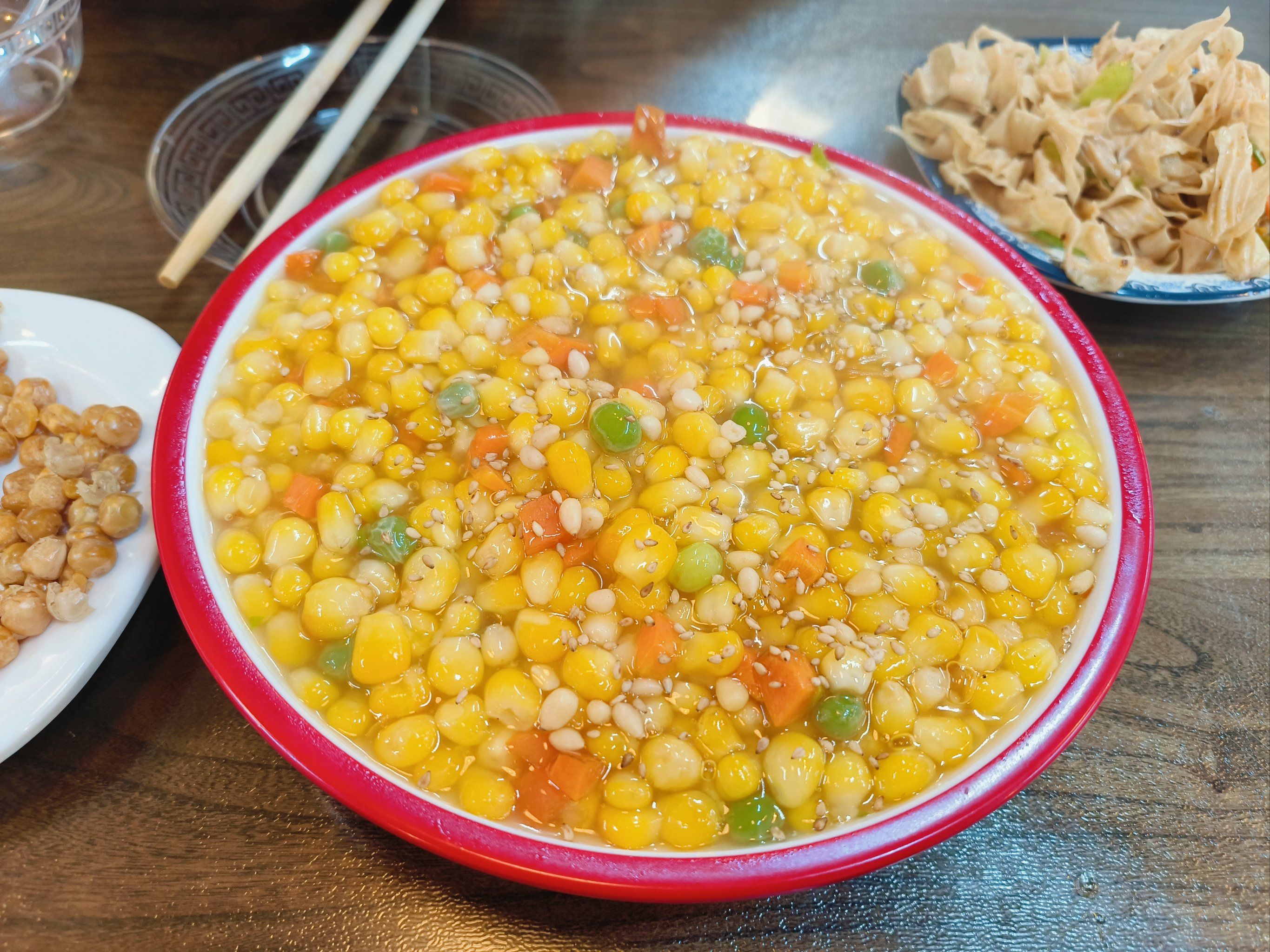 超级好看的松子玉米