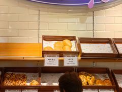 面包甜点陈列柜-老佛爷饼店