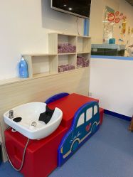 -育儿湾亲子游泳馆(华阳路店)