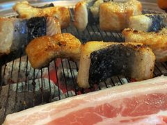 -围炉肉舍•炭烤活鳗•丹东海鲜烤肉(步行街店)