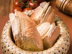 餐前面包Bread-Golden Lily河内巴黎法越料理餐厅(建国西路店)