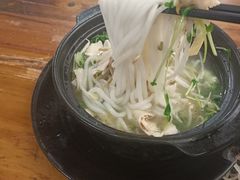 -丽虹云南过桥米线(兴工街店)
