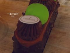 Coconut&nbsp;mousse&nbsp;cake-Common Table · Brunch & Coffee