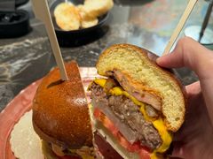 和牛肥肝芝士汉堡-LESCEDARS Brasserie Bistro香柏树