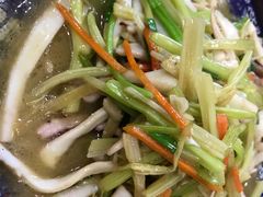 鱿鱼炒芹菜-台州老六海鲜面馆(上南总店)