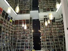 -钟书阁(松江泰晤士小镇店)