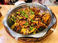 -愉肴麻辣香锅(中山路店)