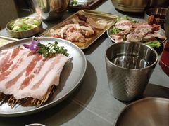 -围炉肉舍•炭烤活鳗•丹东海鲜烤肉(步行街店)