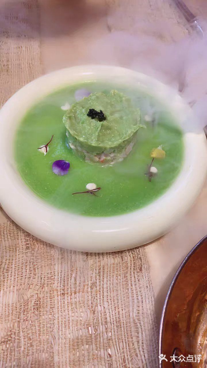 进入餐厅会有免费的奶茶可续杯,加入可可的奶茶很香醇