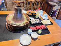 -果松木炭酸菜铜火锅·外婆参鸡汤