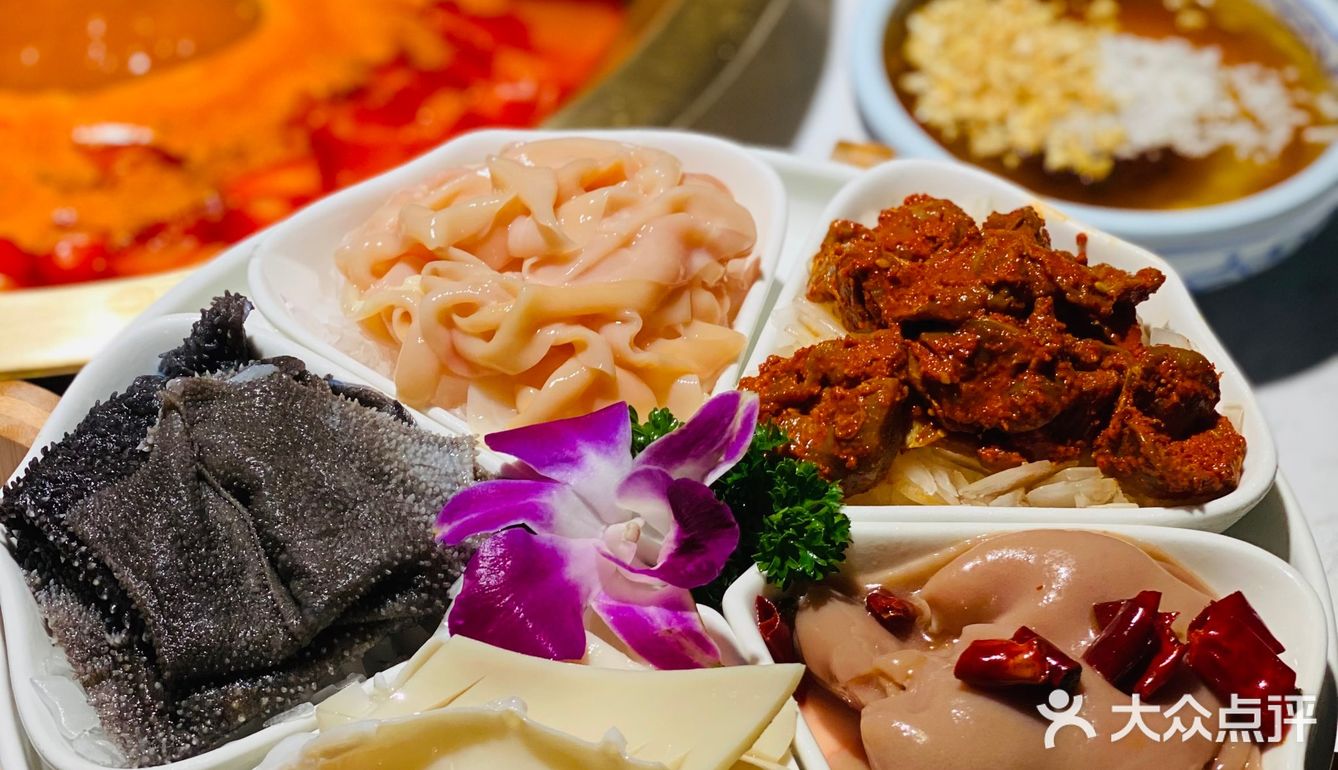 高能来袭📢重庆“黑珍珠”＋“必吃榜”双料王火锅终于来魔都啦~