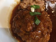 鸭蛋黄狮子头-梅飞酒家(桑园路店)