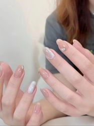 -小黑瓶美甲美睫