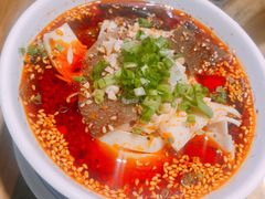 -沪小二炭火蛙锅(淮海中路美食不夜城店)