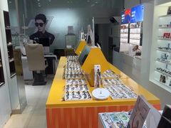 -诺柯视眼镜-蔡司依视路官方工厂店(淞南一店)