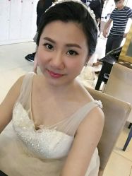 -现代经典婚纱摄影