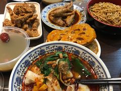 -爆炸头阿姨小四川正宗川味小吃(无任何分店)