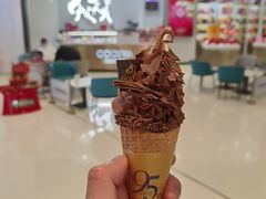 牛奶巧克力雙色冰淇淋-GODIVA(国际金融中心店)