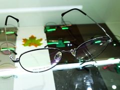 -提一眼镜·蔡司·依视路(小寨店)