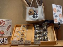-天井·丑面包搭咖啡